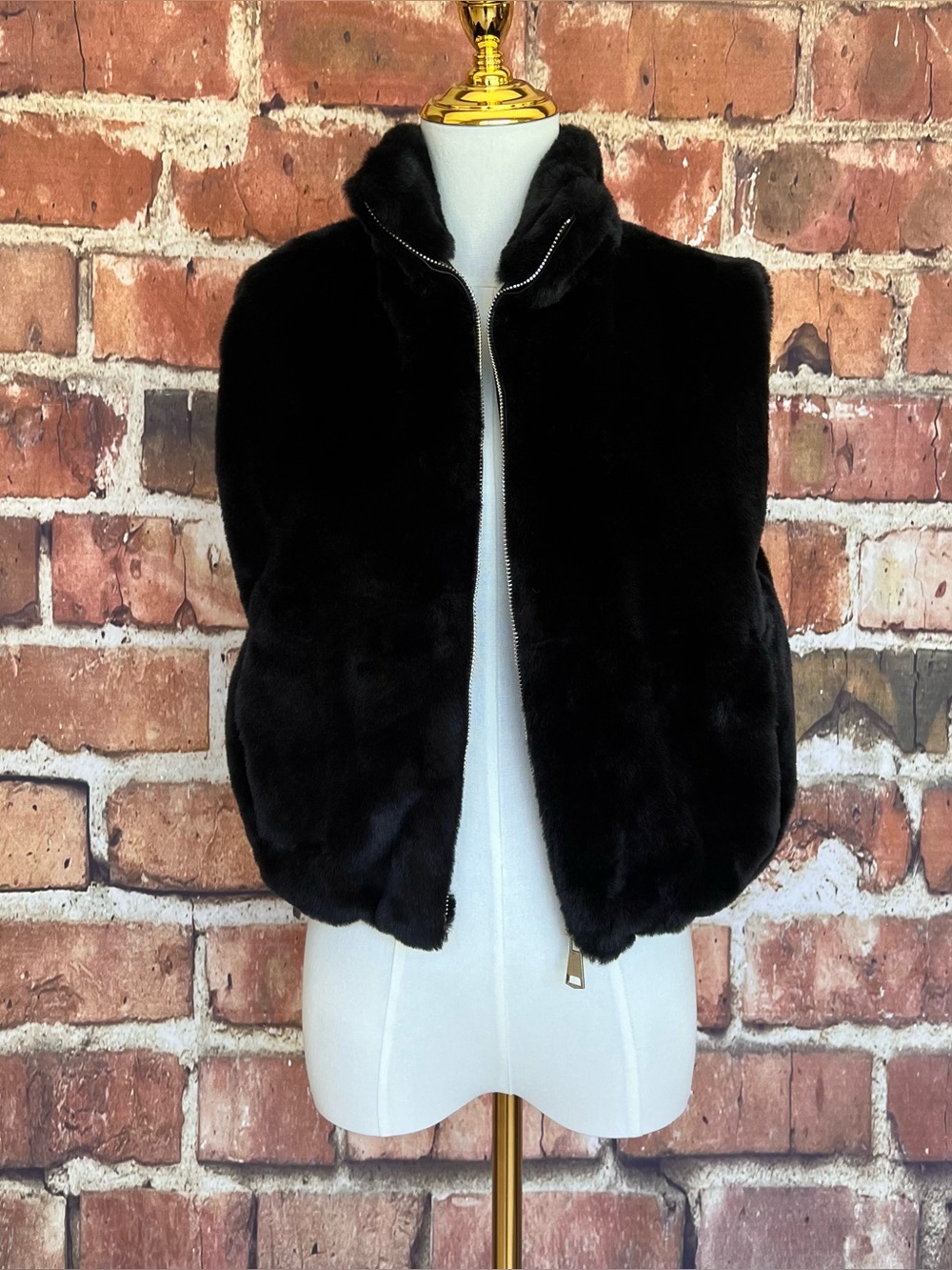 Black Faux Fur Crop Gilet Vest Zip Front